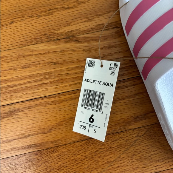 Adidas Slides Women’s 6 White Pink Adilette Aqua Sandals Casualwear Footwear New - Picture 4 of 6